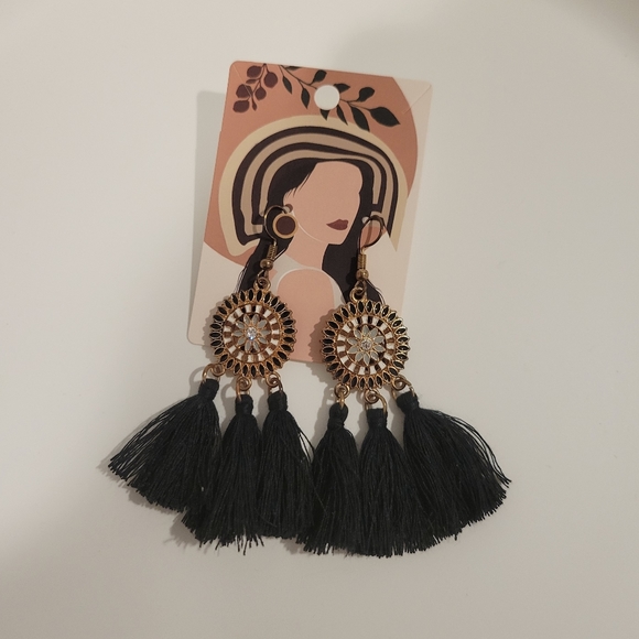 Jewelry - Black tassel fringe earrings🖤
